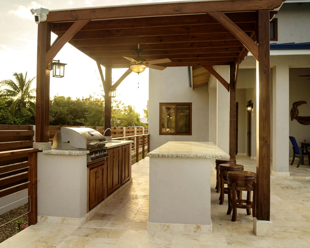 Gorgeous Beach House with Swimming Pool and Beach Access in Belize City, Belize District