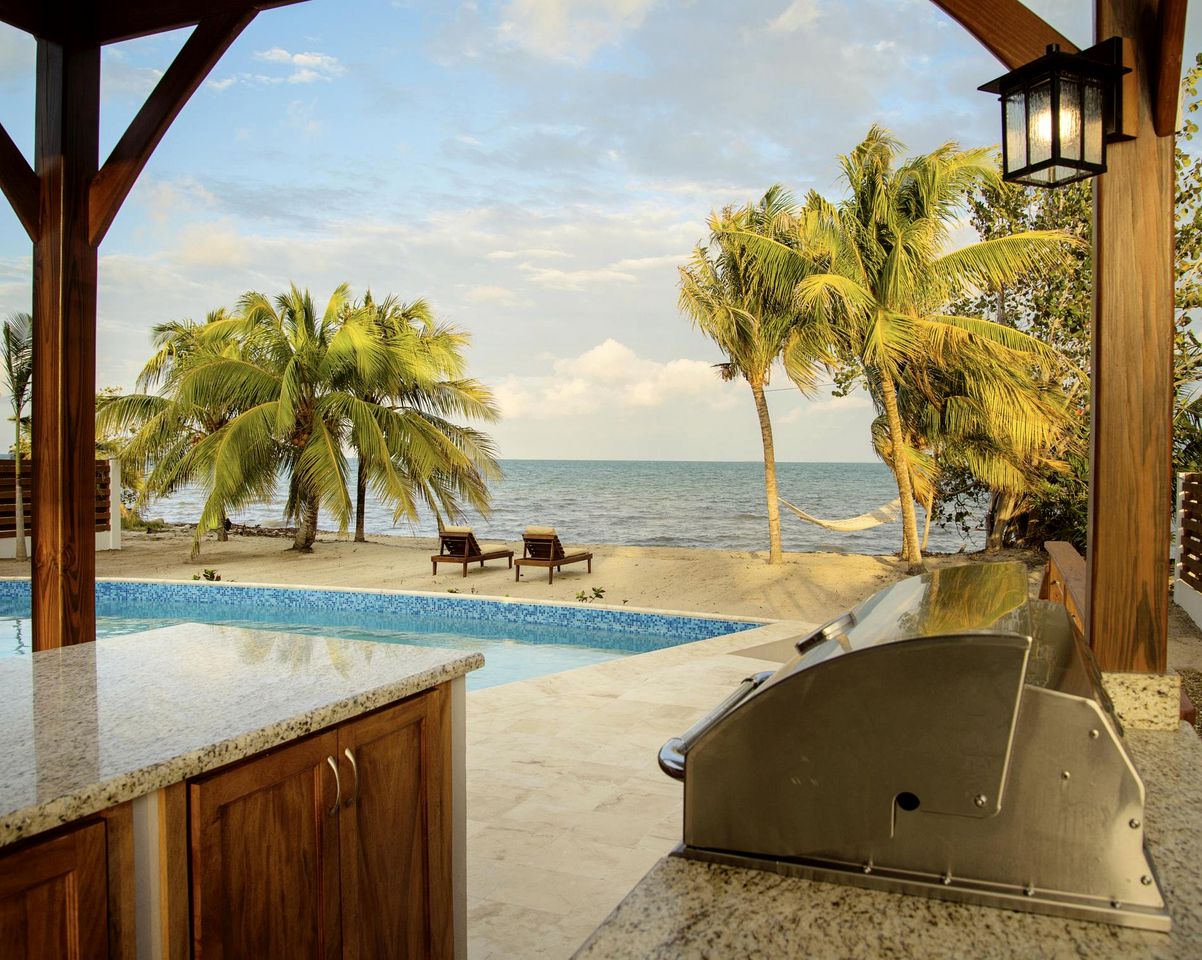 Gorgeous Beach House with Swimming Pool and Beach Access in Belize City, Belize District