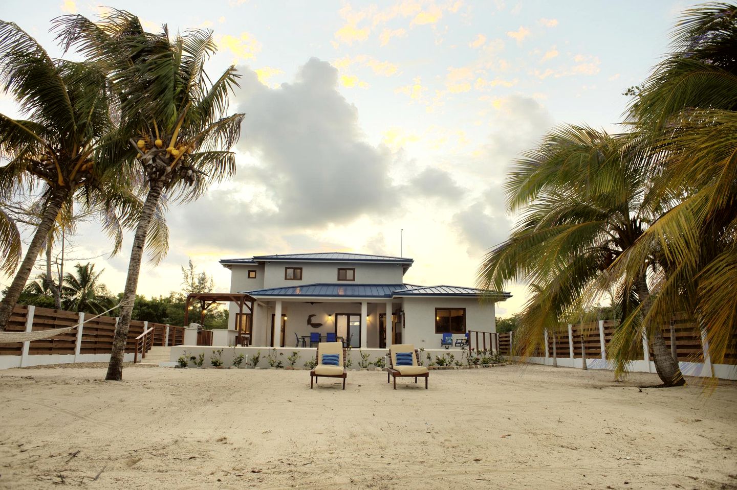 Gorgeous Beach House with Swimming Pool and Beach Access in Belize City, Belize District