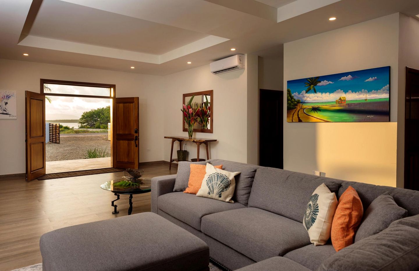 Gorgeous Beach House with Swimming Pool and Beach Access in Belize City, Belize District