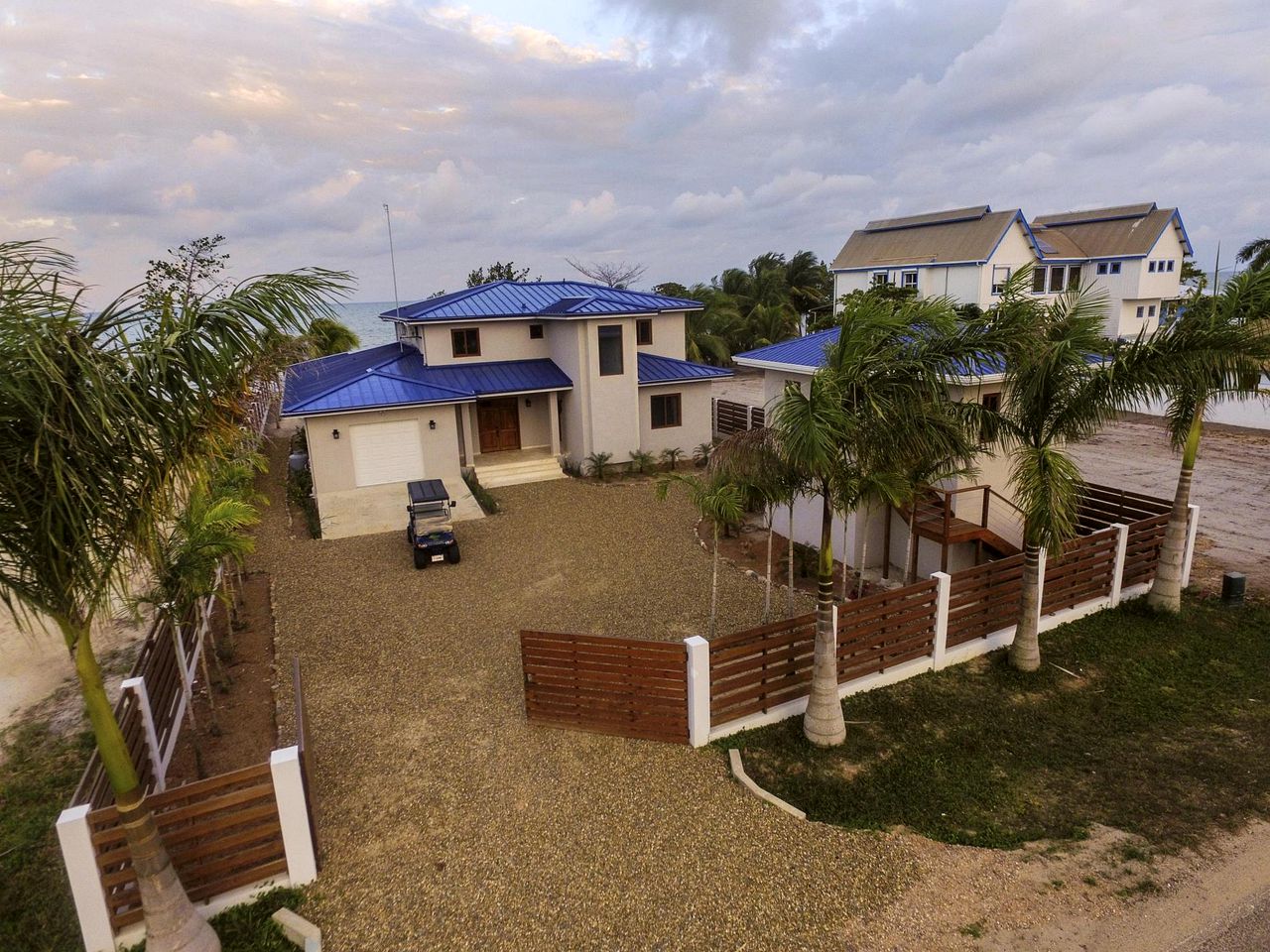 Gorgeous Beach House with Swimming Pool and Beach Access in Belize City, Belize District