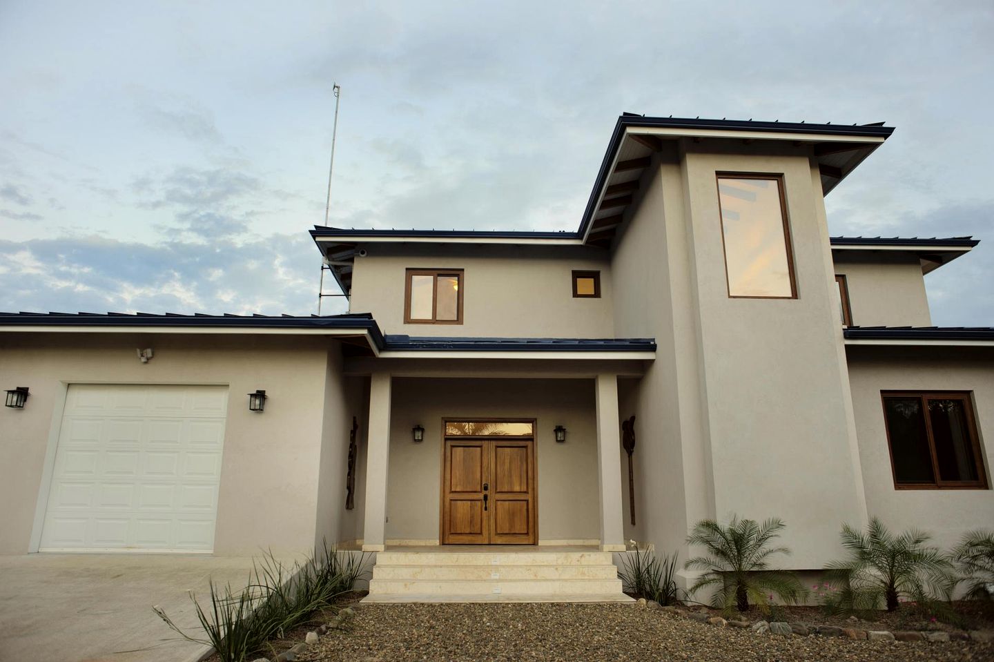 Gorgeous Beach House with Swimming Pool and Beach Access in Belize City, Belize District