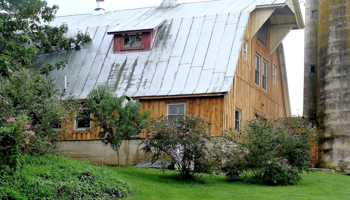 Secluded Queen Room for Rent on a Working Farm in Lexington, Virginia