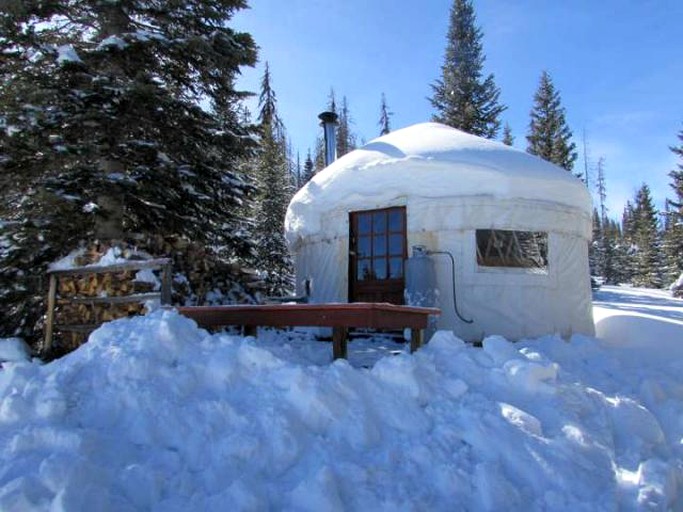 Yurts (Taos, New Mexico, United States)
