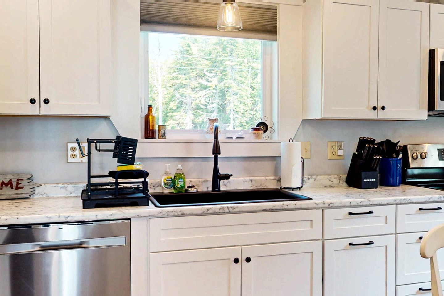 Idyllic Lakefront Cottage Haven Near Tussle Lagoon, Maine