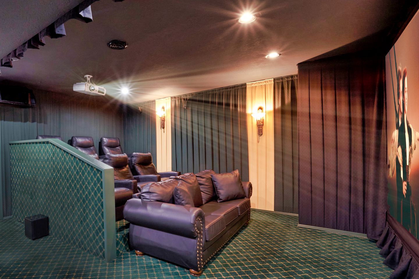 Charming Cottage with Swimming Pool, Sauna, Game Room and Private Cinema in Cosby, Tennessee