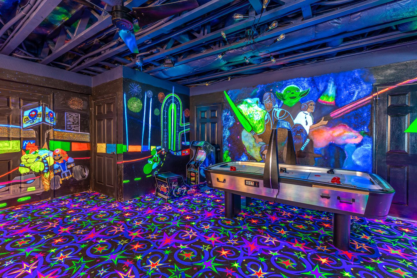 Charming Cottage with Swimming Pool, Sauna, Game Room and Private Cinema in Cosby, Tennessee