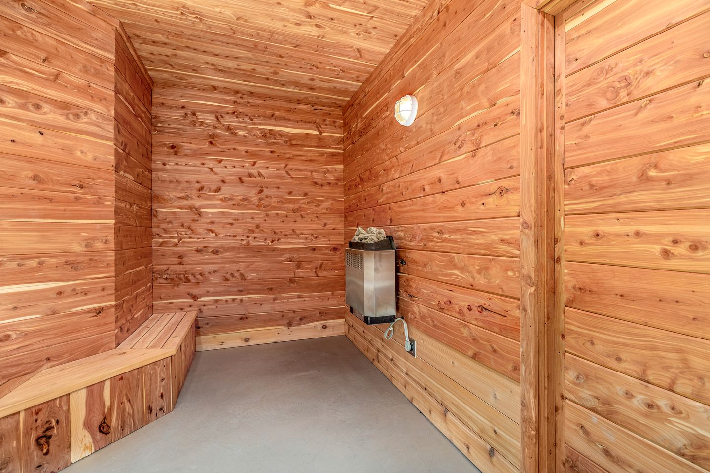 Charming Cottage with Swimming Pool, Sauna, Game Room and Private Cinema in Cosby, Tennessee