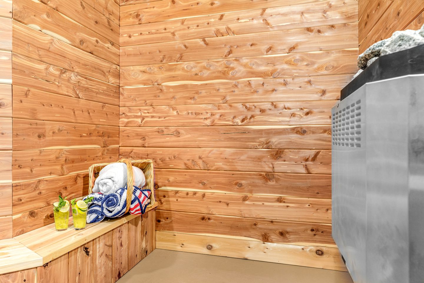 Charming Cottage with Swimming Pool, Sauna, Game Room and Private Cinema in Cosby, Tennessee