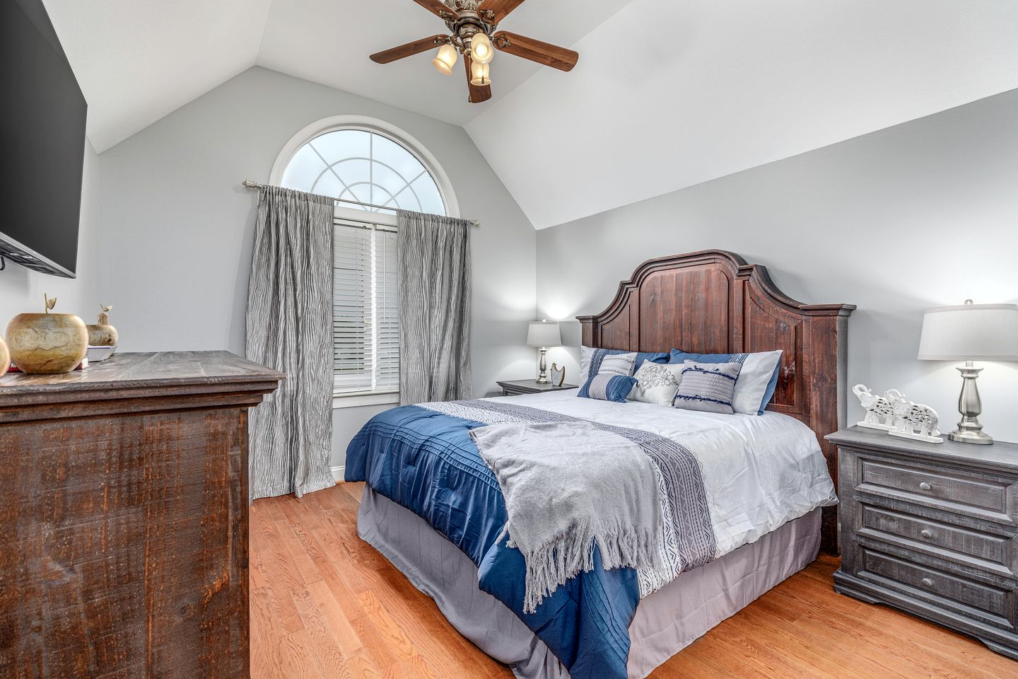 Charming Cottage with Swimming Pool, Sauna, Game Room and Private Cinema in Cosby, Tennessee