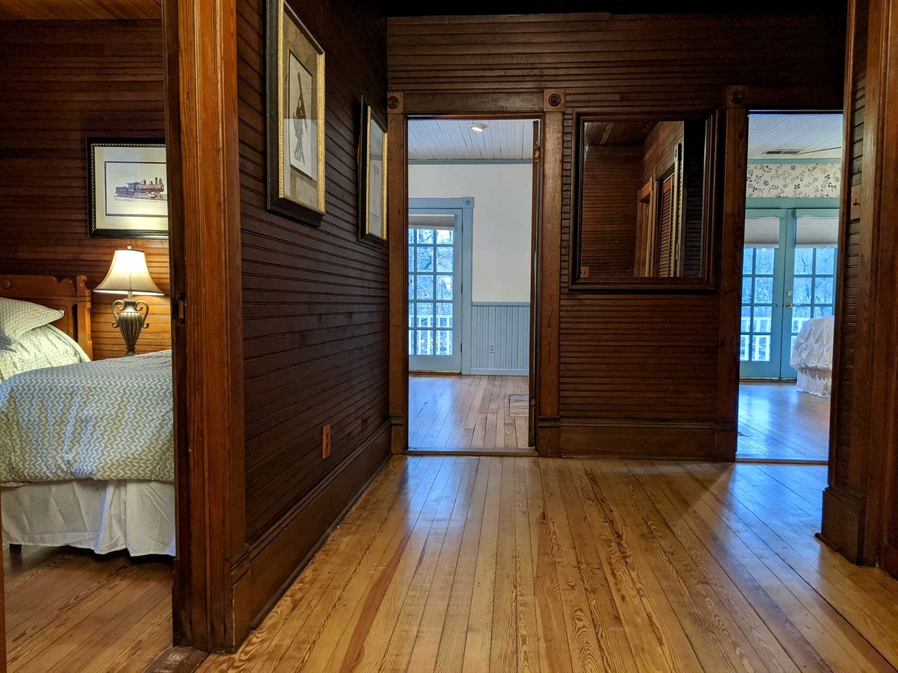 Idyllic Pet-Friendly Riverside Retreat with Hot Tub near Great Smoky Mountains, Bryson City, North Carolina