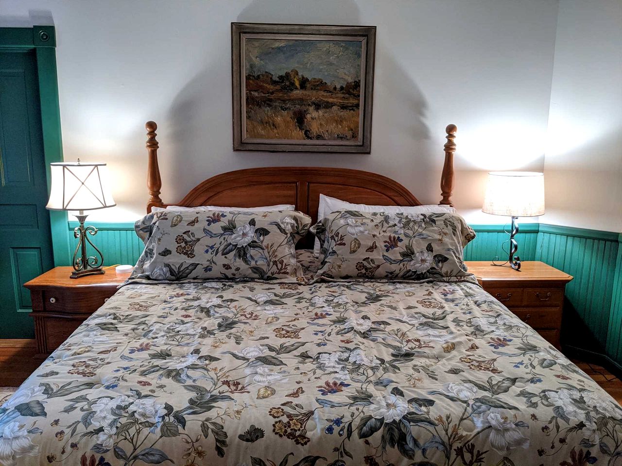 Idyllic Pet-Friendly Riverside Retreat with Hot Tub near Great Smoky Mountains, Bryson City, North Carolina