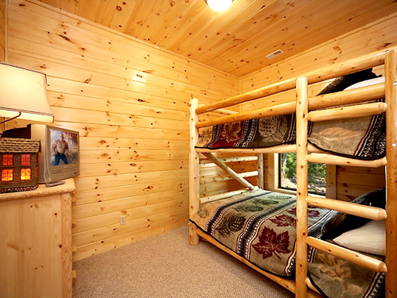 Lovely Cabin Retreat with a Hot Tub near Gatlinburg, Tennessee