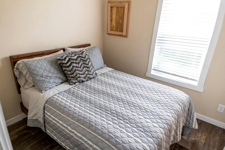 Cabins (United States of America, Chilton, Texas)