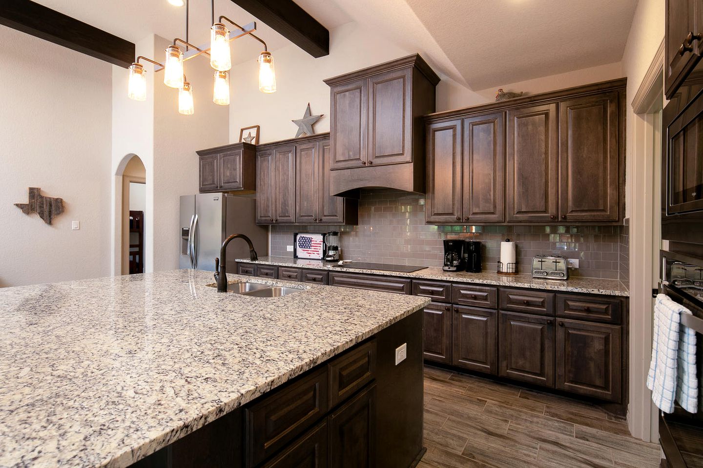 Guadalupe River Glamping Home, Perfect for a Family Adventure in Canyon Lake, Texas