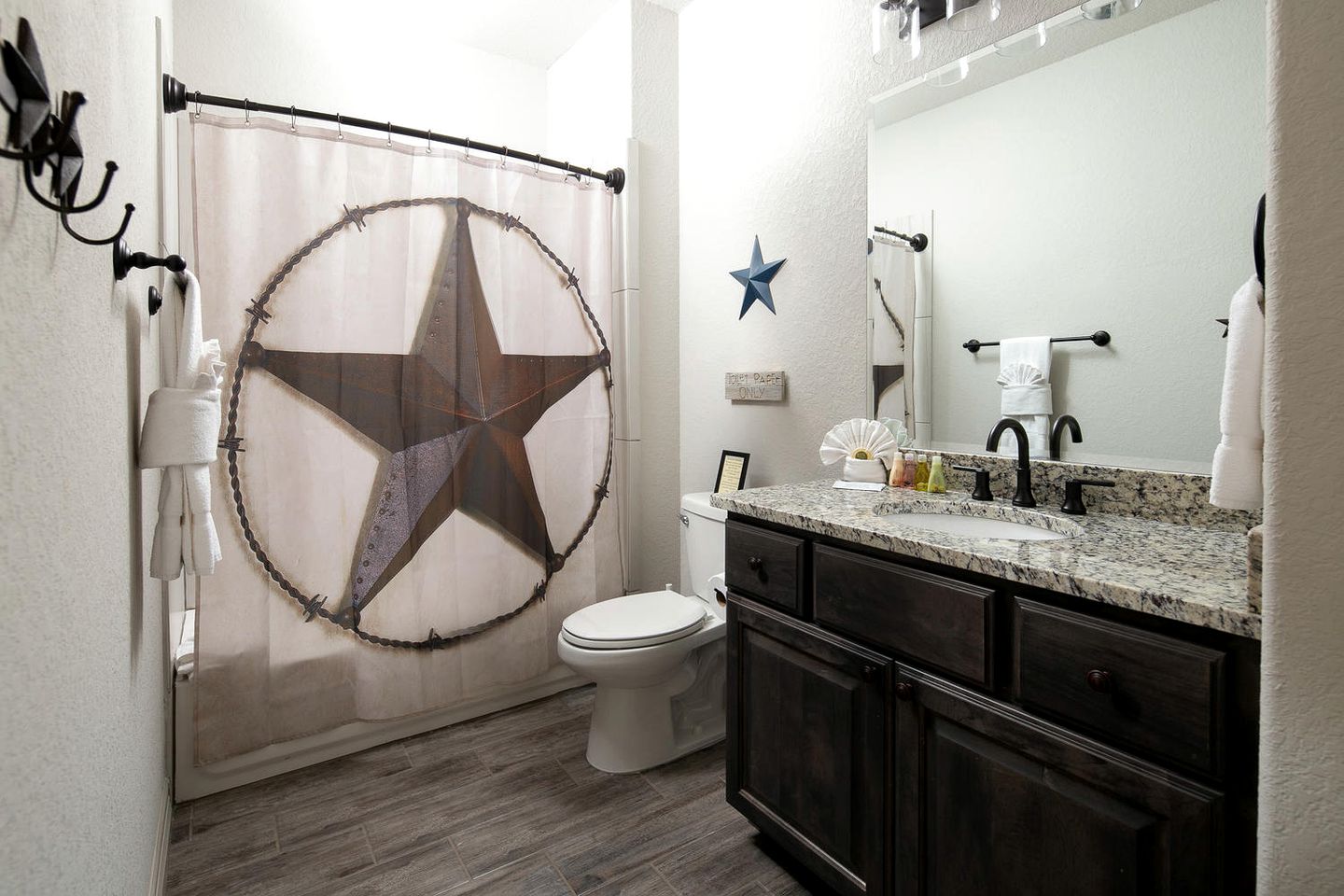 Guadalupe River Glamping Home, Perfect for a Family Adventure in Canyon Lake, Texas