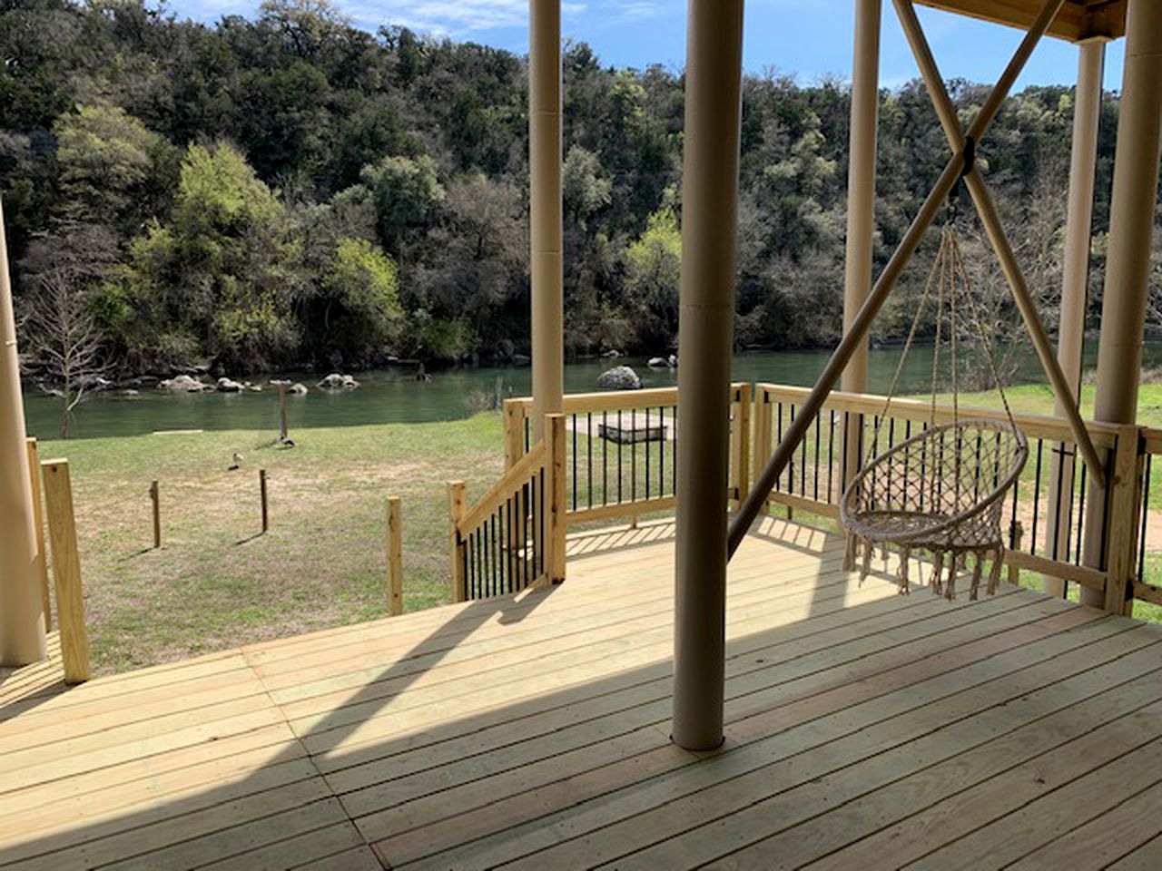 Guadalupe River Glamping Home, Perfect for a Family Adventure in Canyon Lake, Texas