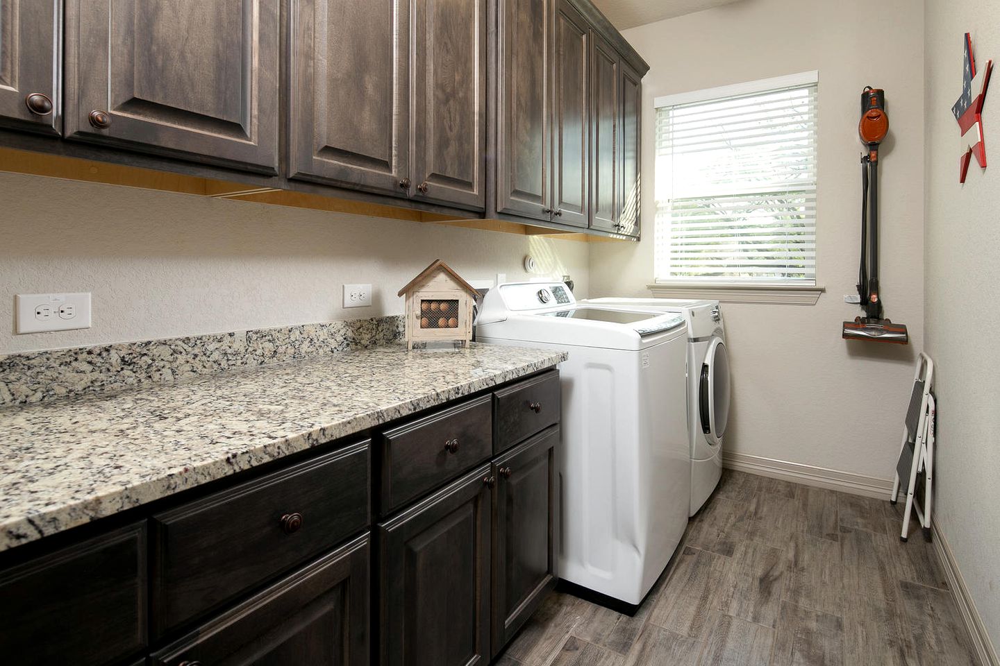 Guadalupe River Glamping Home, Perfect for a Family Adventure in Canyon Lake, Texas