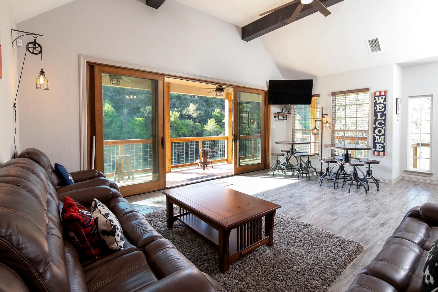 Guadalupe River Glamping Home, Perfect for a Family Adventure in Canyon Lake, Texas