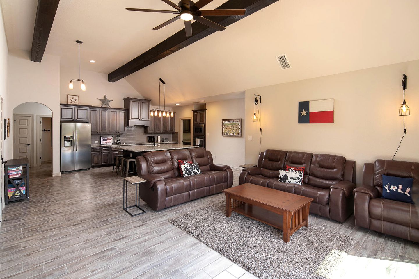 Guadalupe River Glamping Home, Perfect for a Family Adventure in Canyon Lake, Texas