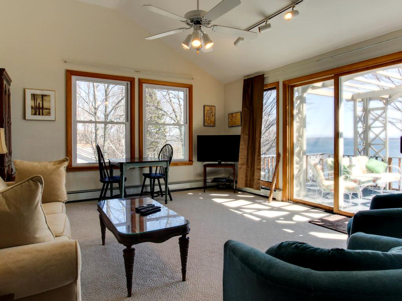 Lakeside Cottage Rental in South Hero, Vermont