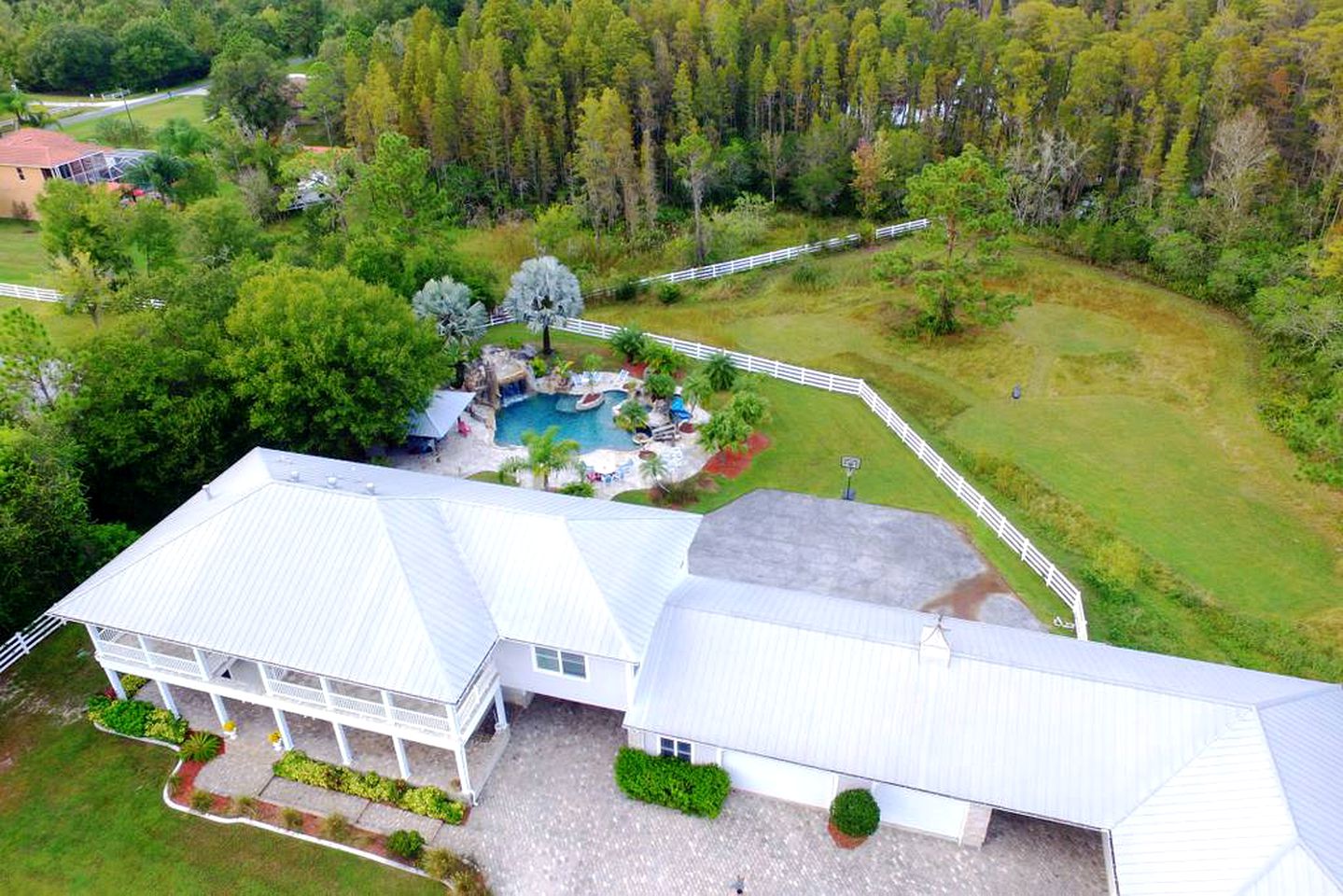 Luxurious Villa Rental with Pool and Hot Tub near Tampa, Florida