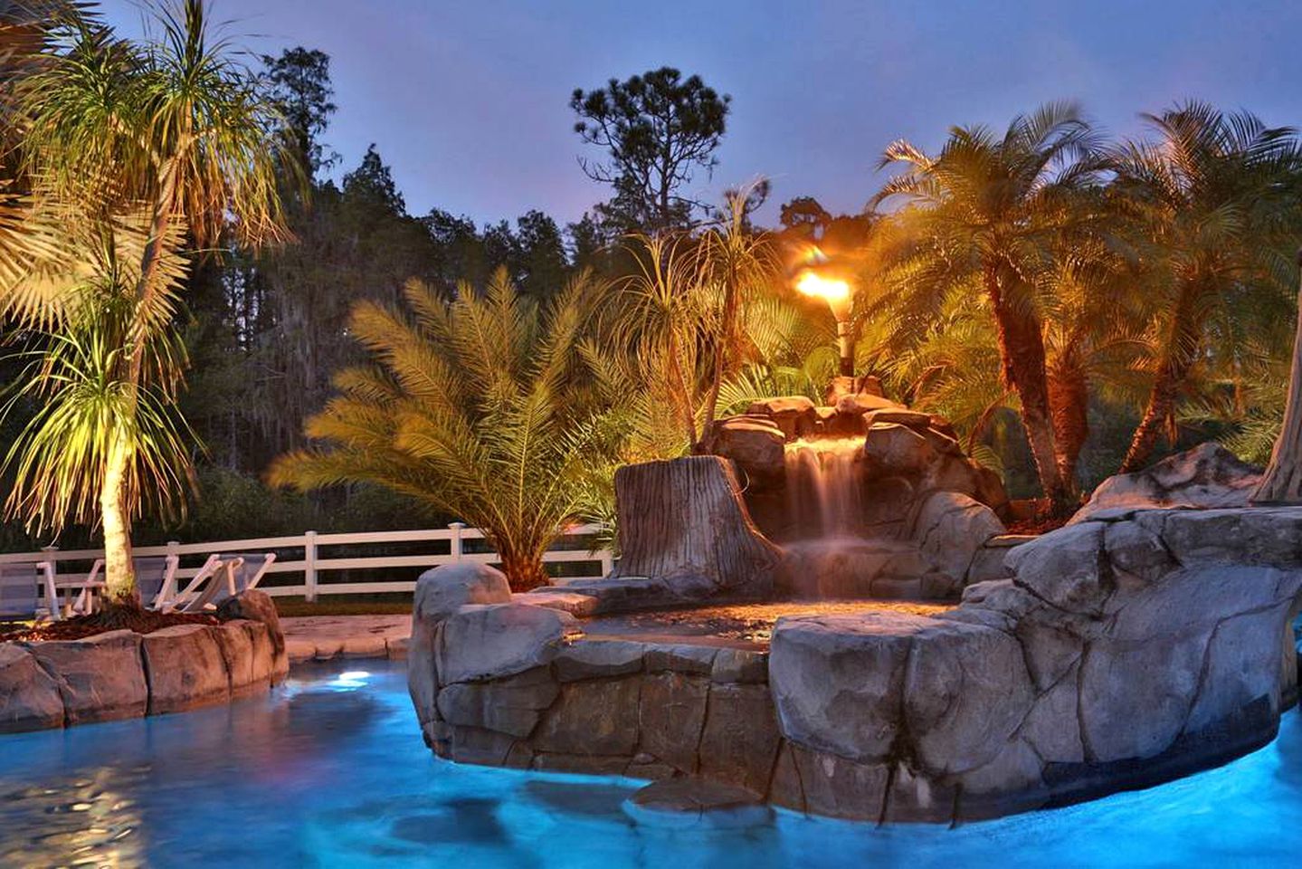 Luxurious Villa Rental with Pool and Hot Tub near Tampa, Florida