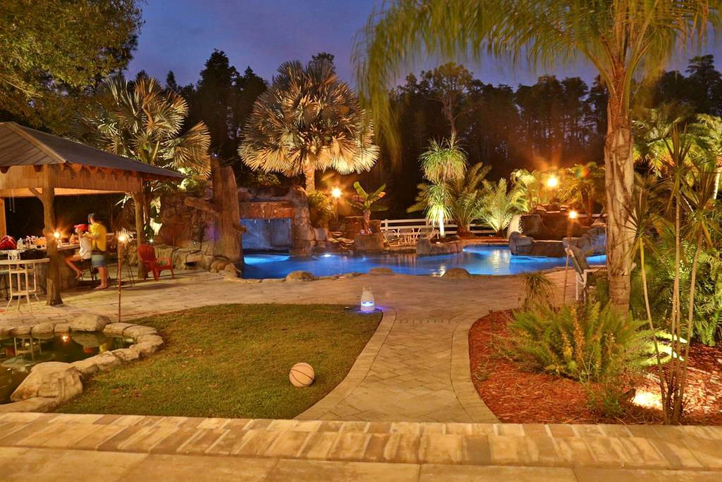 Luxurious Villa Rental with Pool and Hot Tub near Tampa, Florida