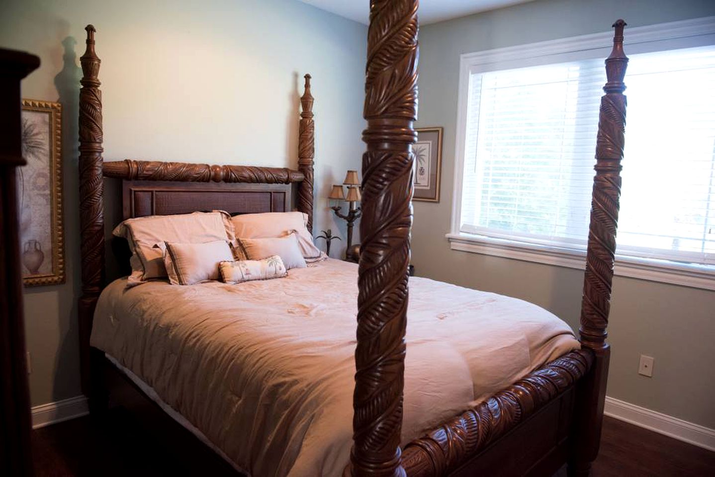 Luxurious Villa Rental with Pool and Hot Tub near Tampa, Florida