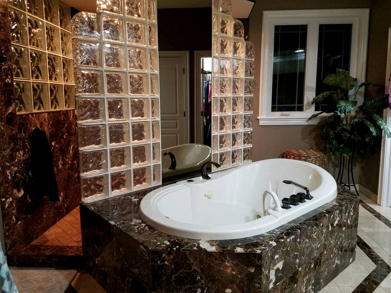 Luxurious Villa Rental with Pool and Hot Tub near Tampa, Florida