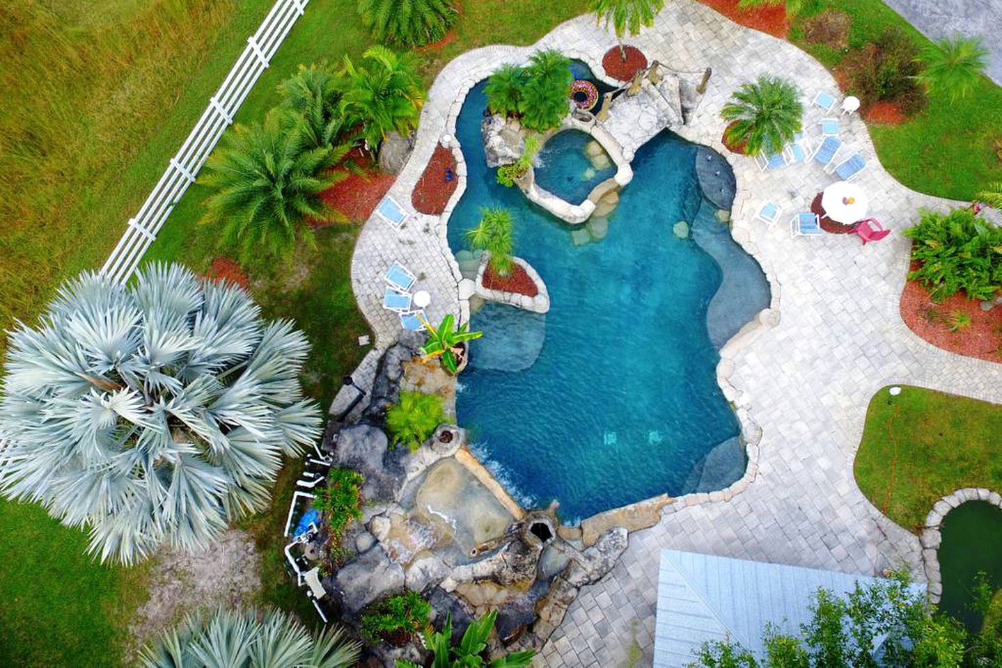 Luxurious Villa Rental with Pool and Hot Tub near Tampa, Florida