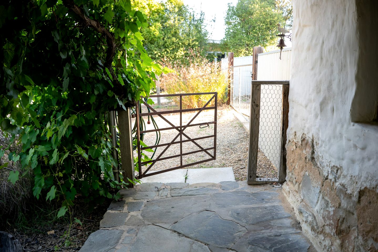 Sweet Countryside Cottage with Spa Bath in South Australia