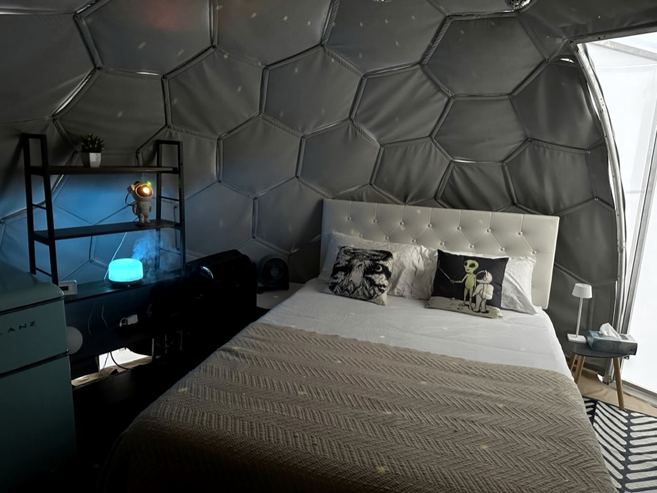 Romantic and Unique Geo Dome Perfect for Stargazing and a Weekend of Exploring Terlingua Ghost Town
