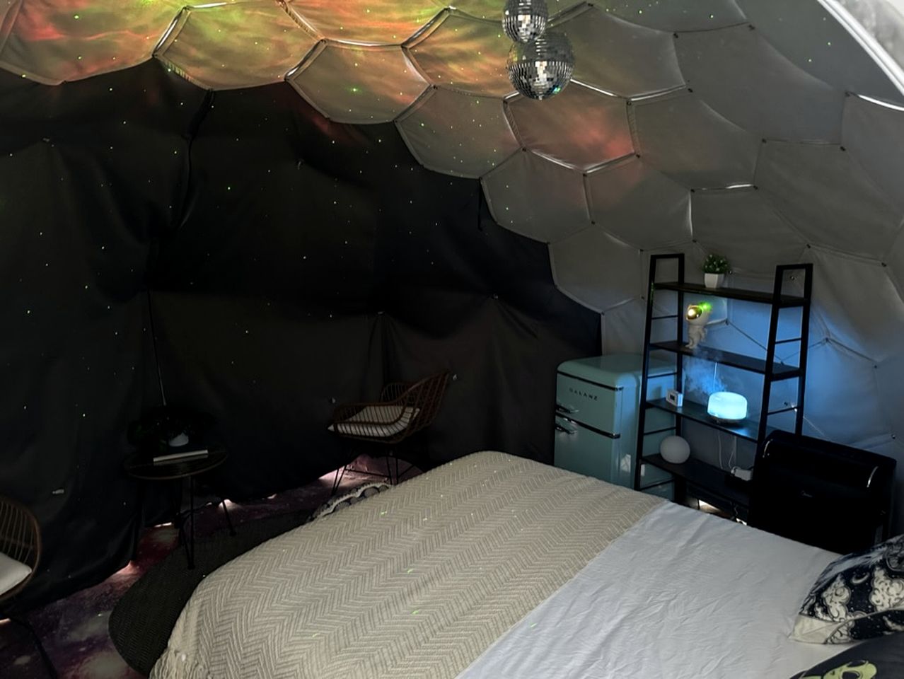 Romantic and Unique Geo Dome Perfect for Stargazing and a Weekend of Exploring Terlingua Ghost Town