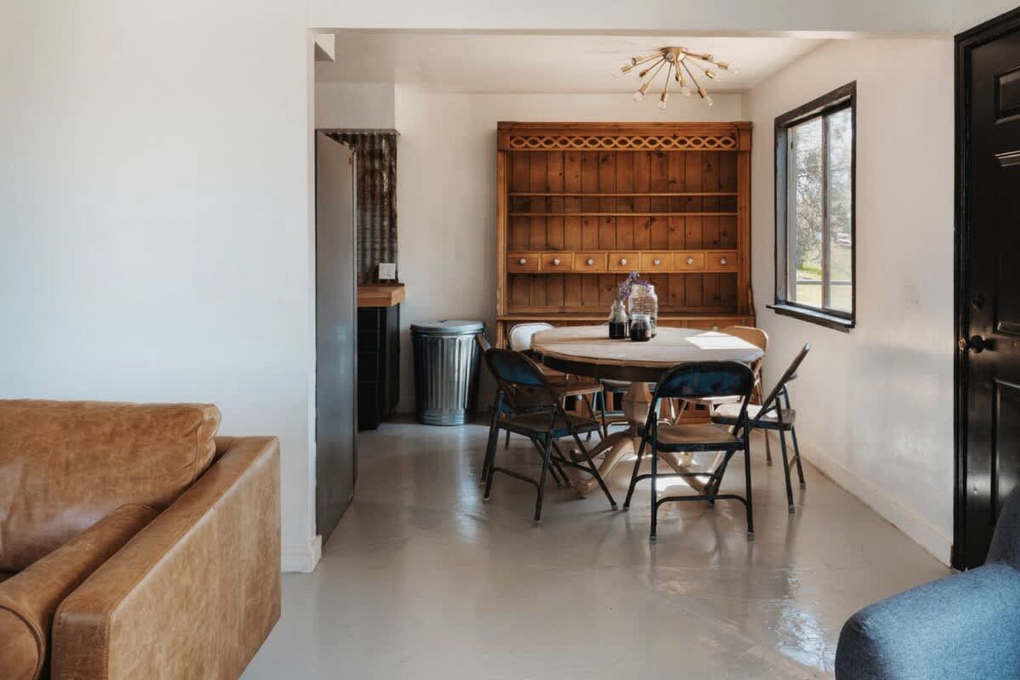 Spacious Four Bedroom Cabin on Private Land in Sierra National Forest, Perfect for a Tranquil Weekend in Nature with Family