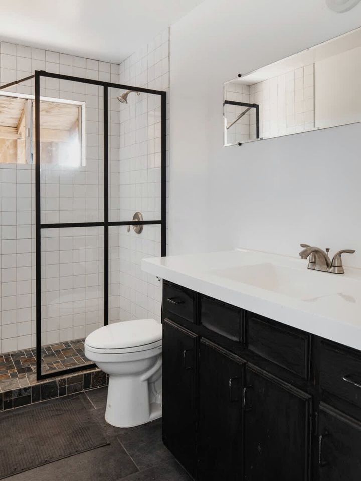 Spacious Four Bedroom Cabin on Private Land in Sierra National Forest, Perfect for a Tranquil Weekend in Nature with Family