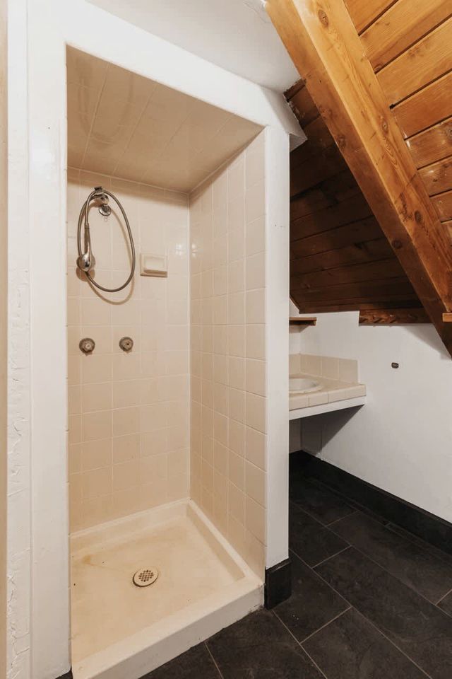 Spacious Four Bedroom Cabin on Private Land in Sierra National Forest, Perfect for a Tranquil Weekend in Nature with Family