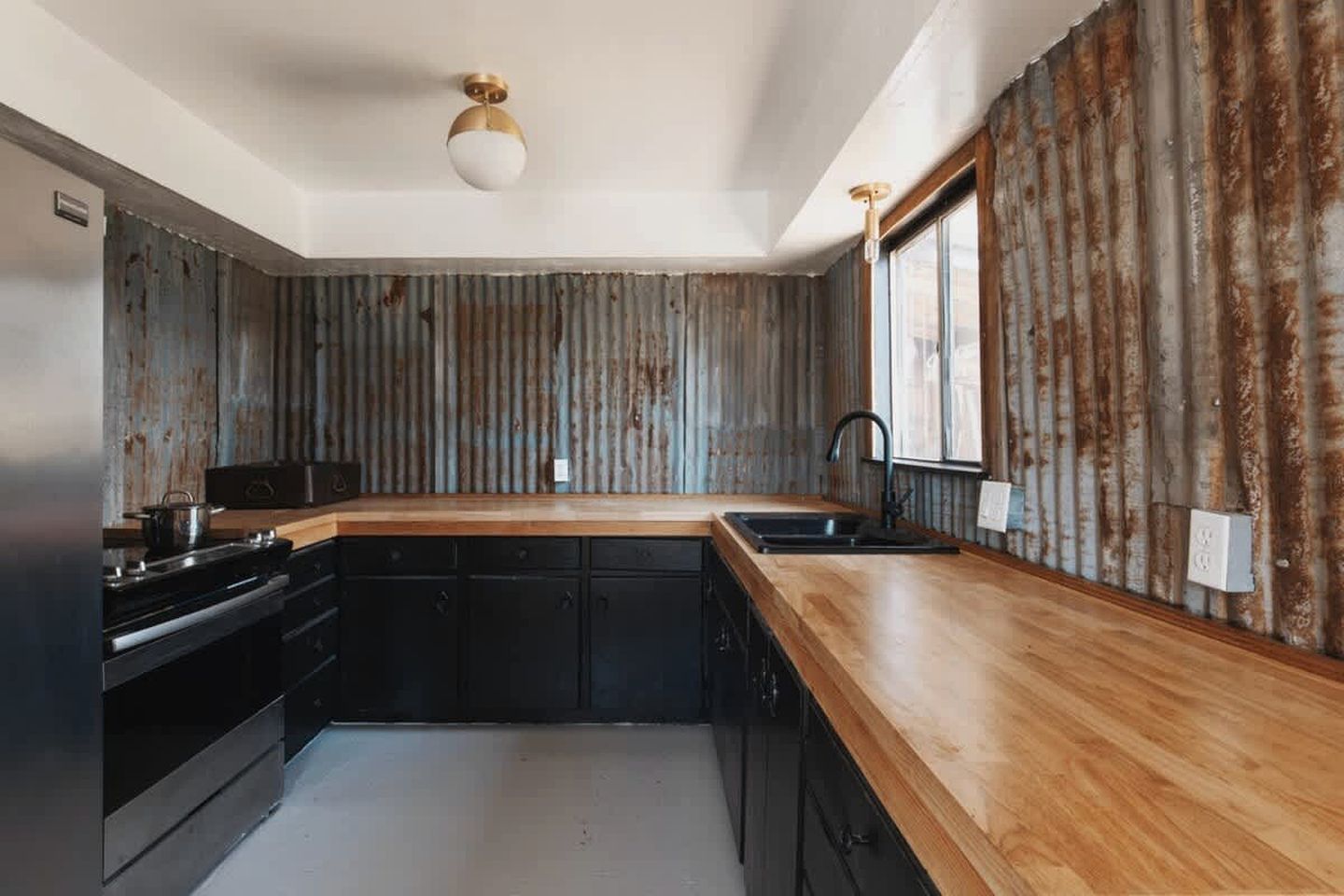 Spacious Four Bedroom Cabin on Private Land in Sierra National Forest, Perfect for a Tranquil Weekend in Nature with Family