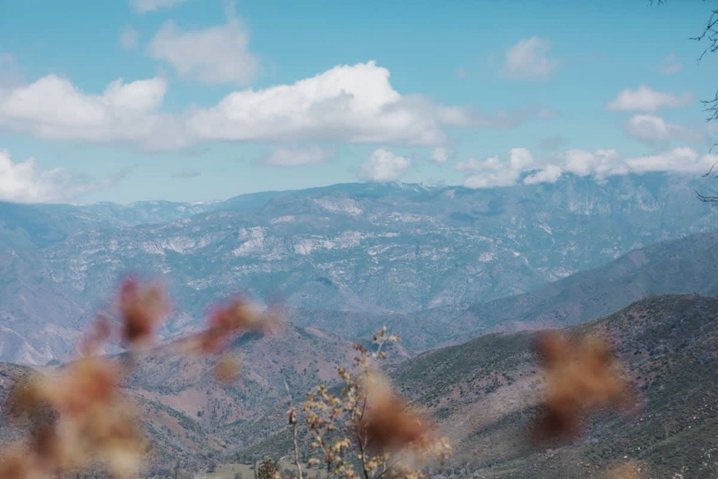 Spacious Four Bedroom Cabin on Private Land in Sierra National Forest, Perfect for a Tranquil Weekend in Nature with Family