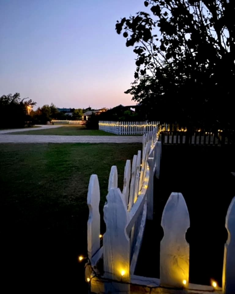 Spacious Accommodation for Two with Direct Creek Access for Fishing in Fredericksburg, Texas