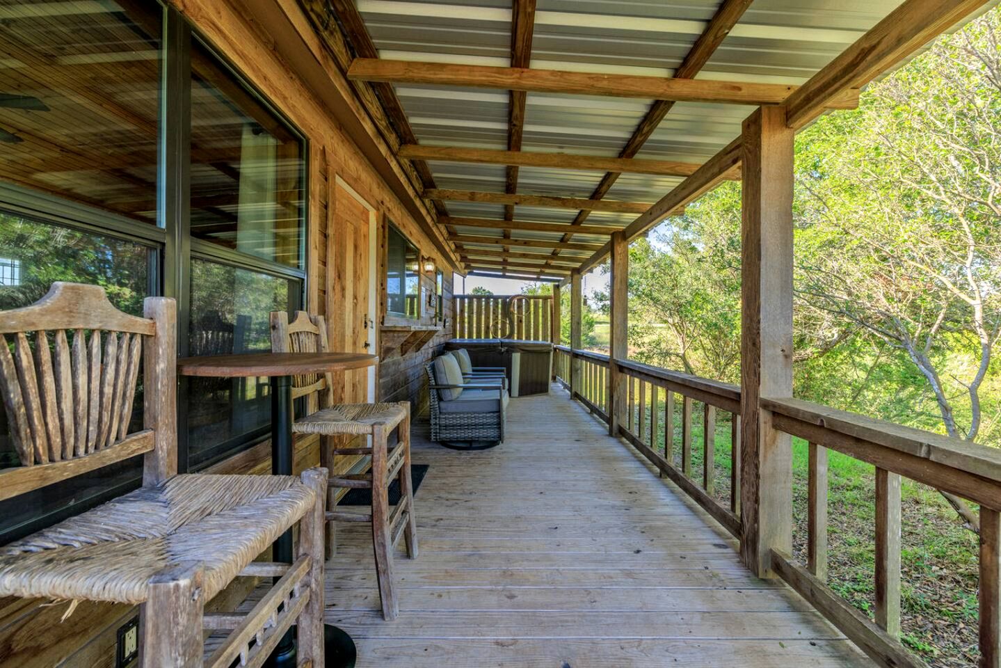 Spacious Accommodation for Two with Direct Creek Access for Fishing in Fredericksburg, Texas