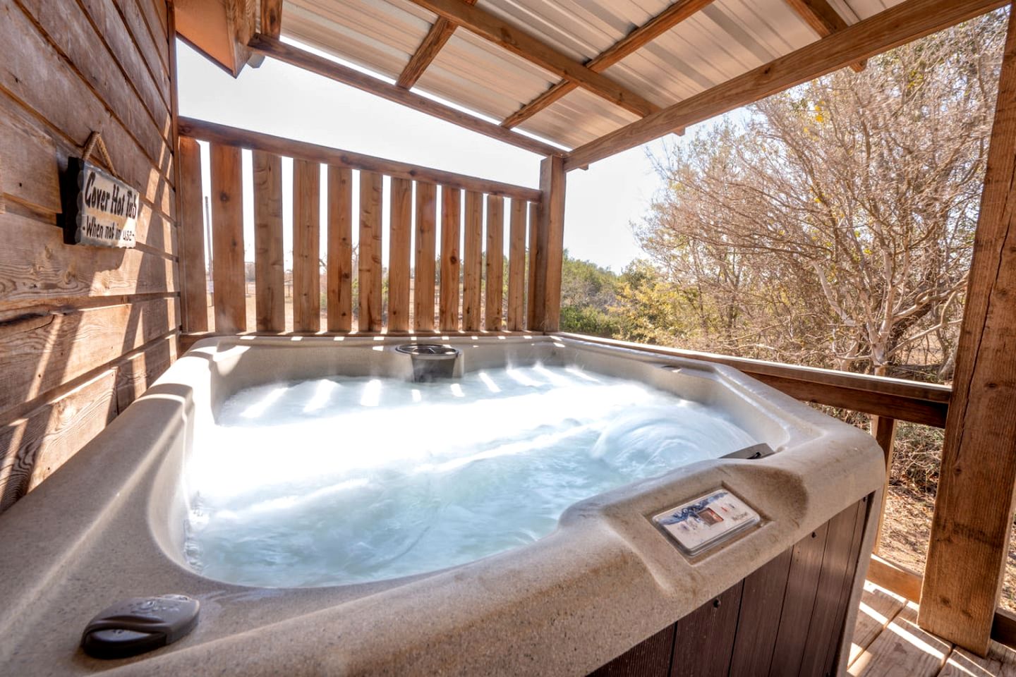 Spacious Accommodation for Two with Direct Creek Access for Fishing in Fredericksburg, Texas