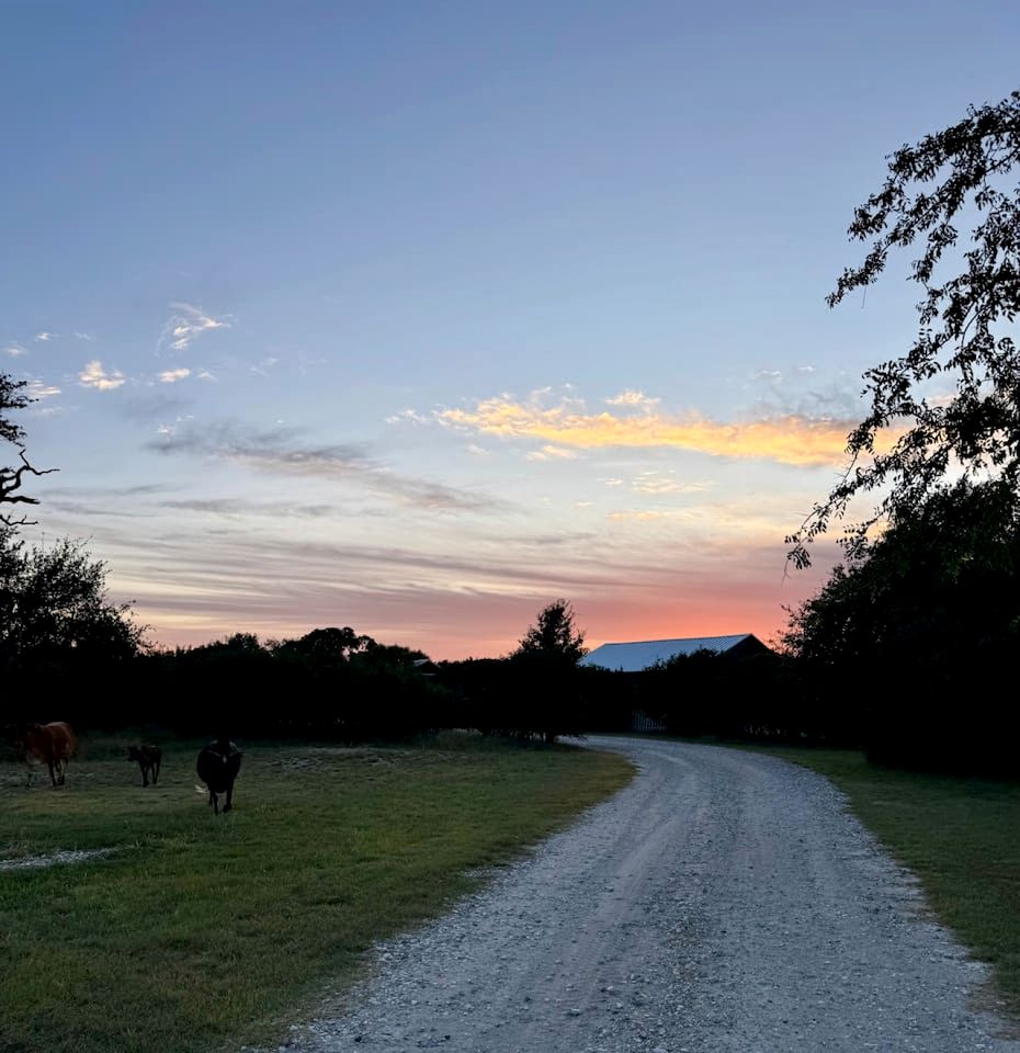 Spacious Accommodation for Two with Direct Creek Access for Fishing in Fredericksburg, Texas