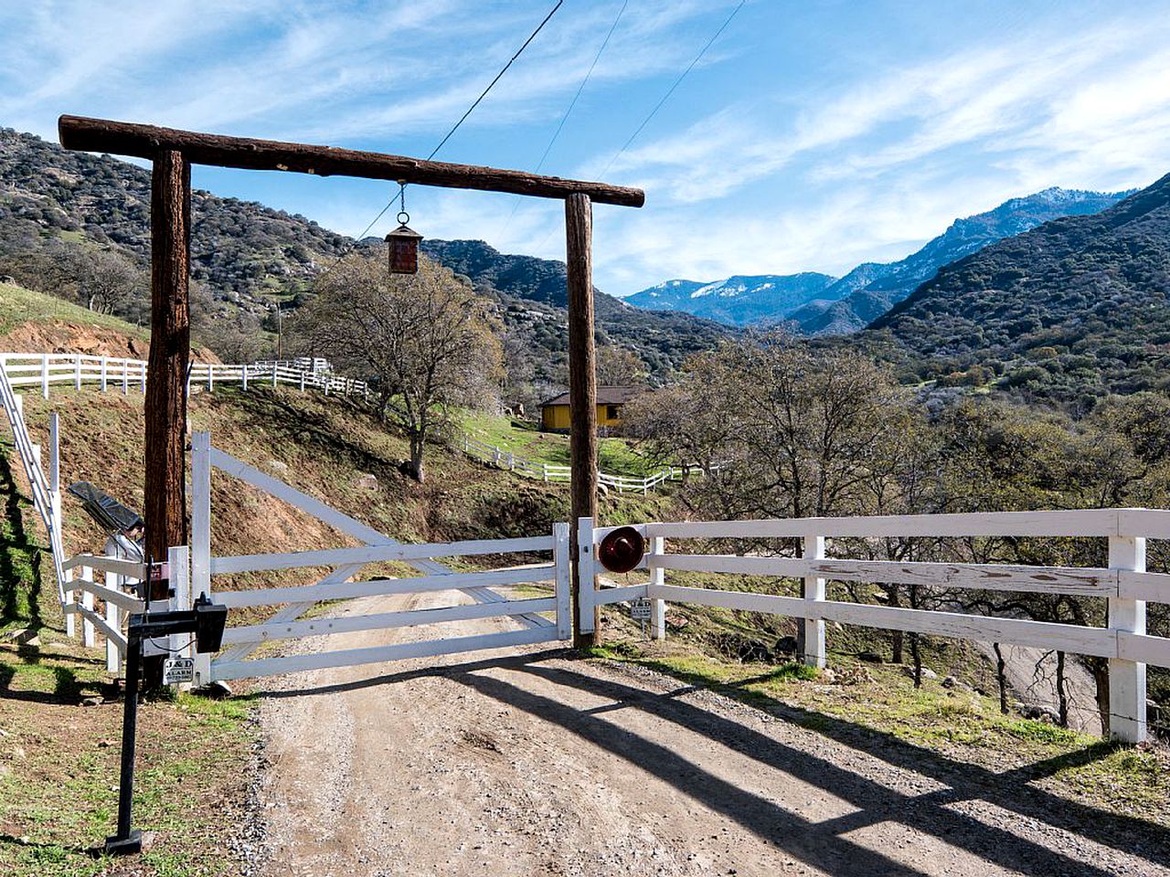 Spacious and Luxurious Barn in Three Rivers, California