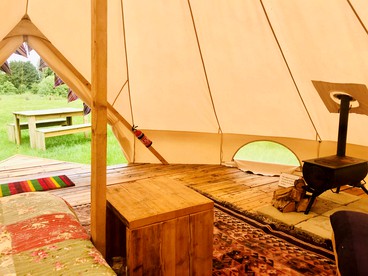Spacious Bell Tent Rentals for Glamping in the West Midlands near Gloucester - Photo 3
