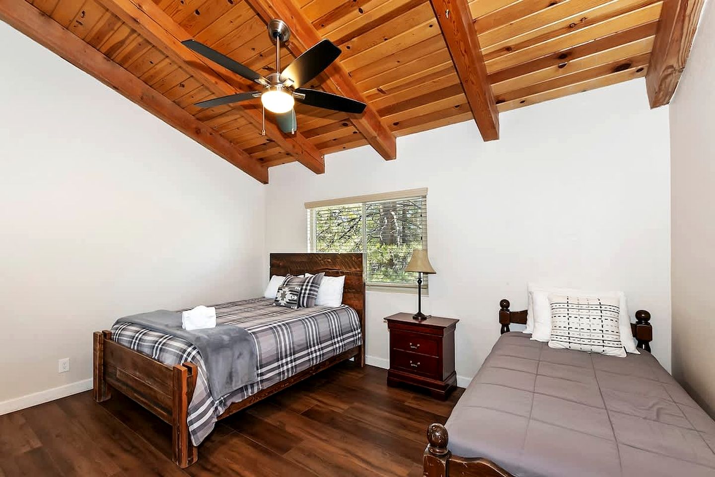 Spacious Cabin Suite with Barbecue Perfect for Winter Sports in Big Bear Lake, California