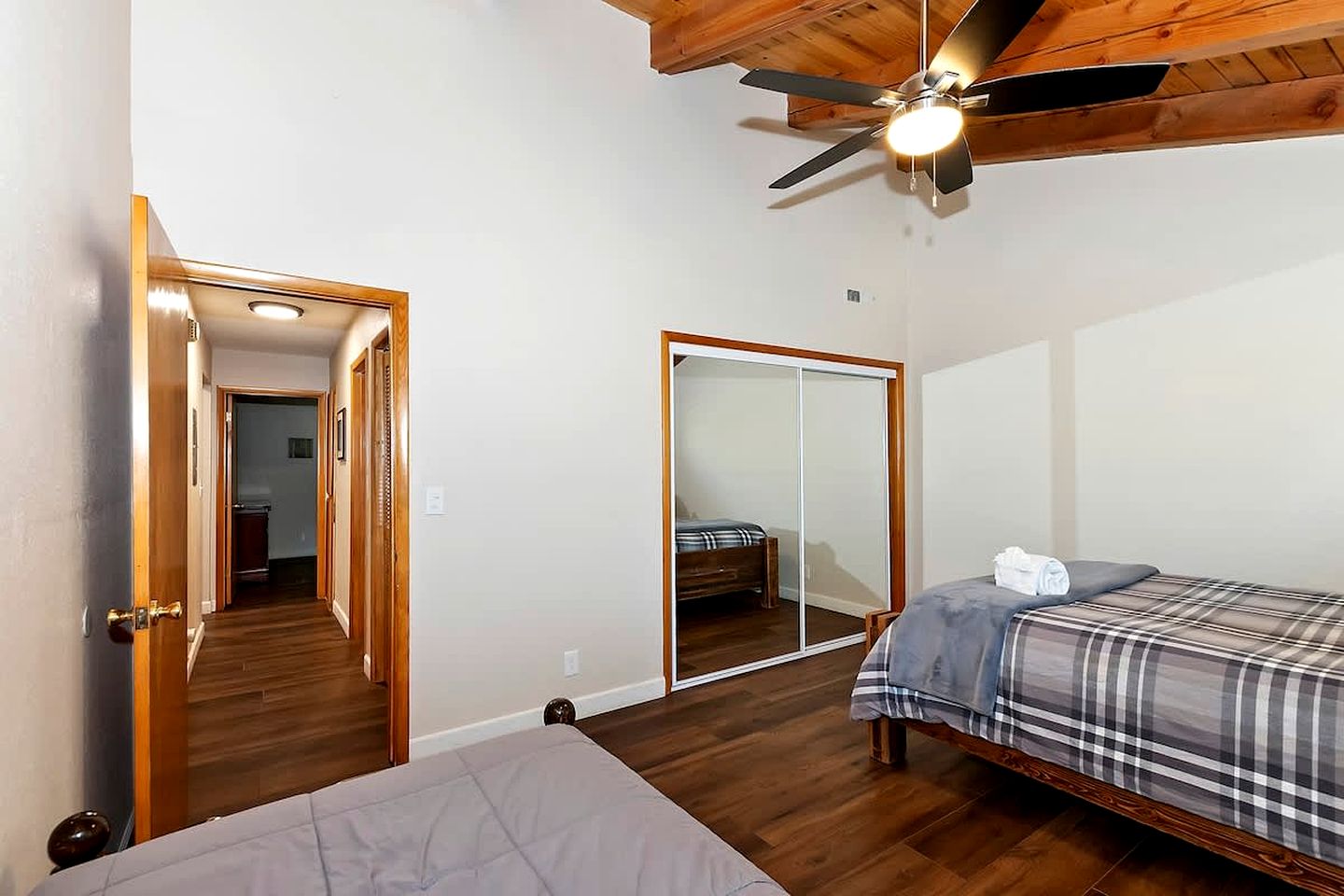 Spacious Cabin Suite with Barbecue Perfect for Winter Sports in Big Bear Lake, California
