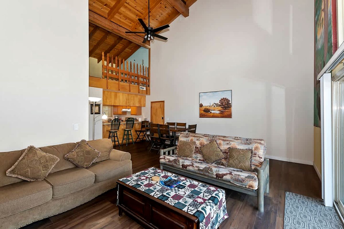 Spacious Cabin Suite with Barbecue Perfect for Winter Sports in Big Bear Lake, California