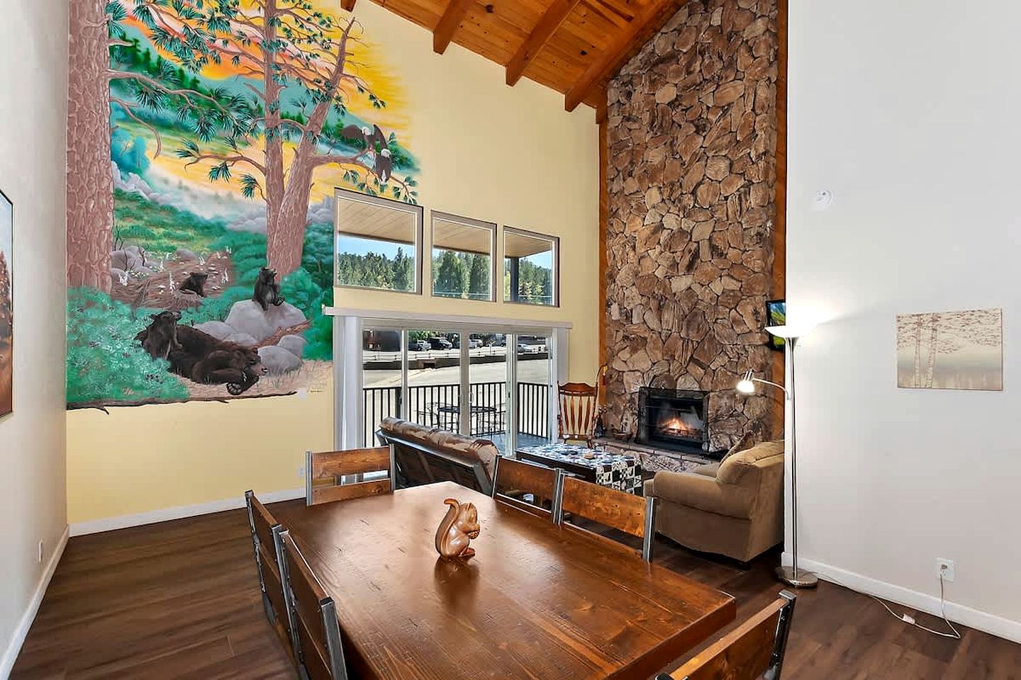 Spacious Cabin Suite with Barbecue Perfect for Winter Sports in Big Bear Lake, California