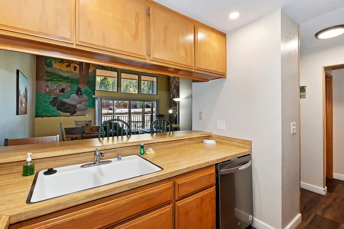 Spacious Cabin Suite with Barbecue Perfect for Winter Sports in Big Bear Lake, California